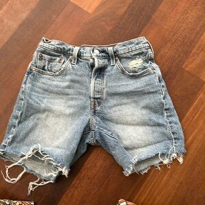 Levi’s cut off Jean shorts size 27